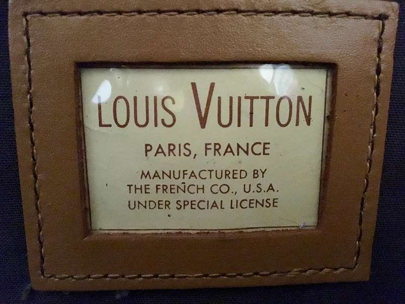 Sewn-in sign on Pullman T23280